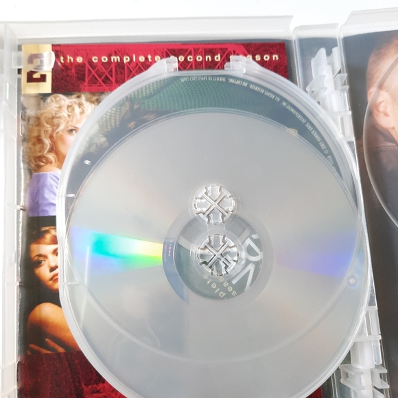 One Tree Hill Season 2 DVD Set - Picture 3 of 3